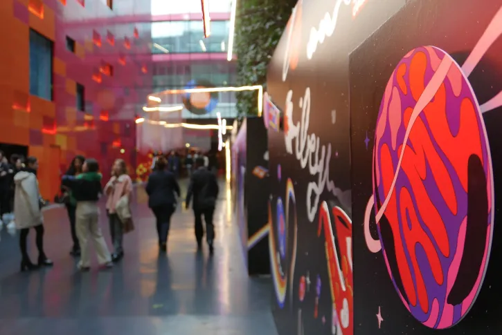 photo de l'allée traversante maison de la radio et de la musique
