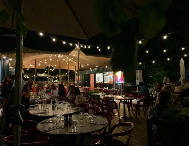 La terrasse du restaurant Radioeat à la maison de la radio et de la musique