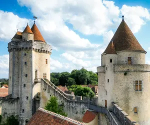 Vue de l'extérieur du Château de Blandy