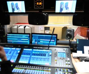 Vue de la régie du Studio 114 de Radio France