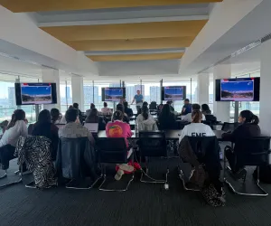 Formation étudiants Institut Supérieur de l'Evénement dans la Salle panoramique