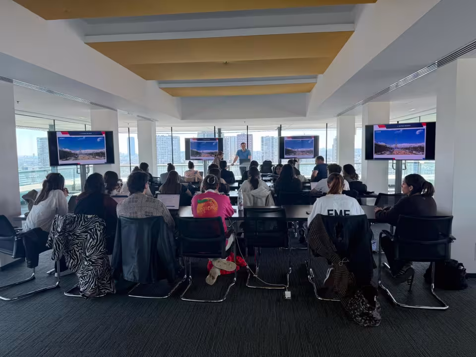Formation étudiants Institut Supérieur de l'Evénement dans la Salle panoramique